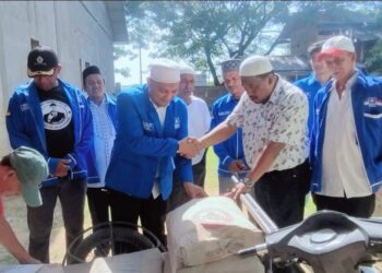 PAN Kota Lhokseumawe Bantu Semen untuk Dayah Al’ Hidayatu Minadhdhalalah