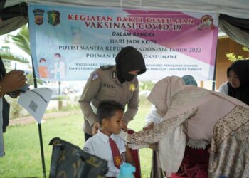 HUT Polwan ke 74, Polwan Polres Lhokseumawe Gelar Vaksinasi Covid-19 dan Pengobatan Gratis
