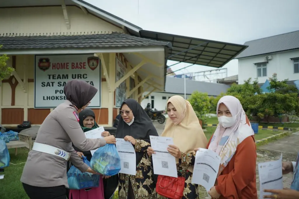 HUT Polwan ke 74, Polwan Polres Lhokseumawe Gelar Vaksinasi Covid-19 dan Pengobatan Gratis 