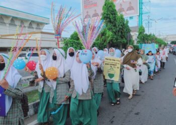 Rayakan Tahun Baru Islam Santri Islamic Center Penuhi Jalan Merdeka