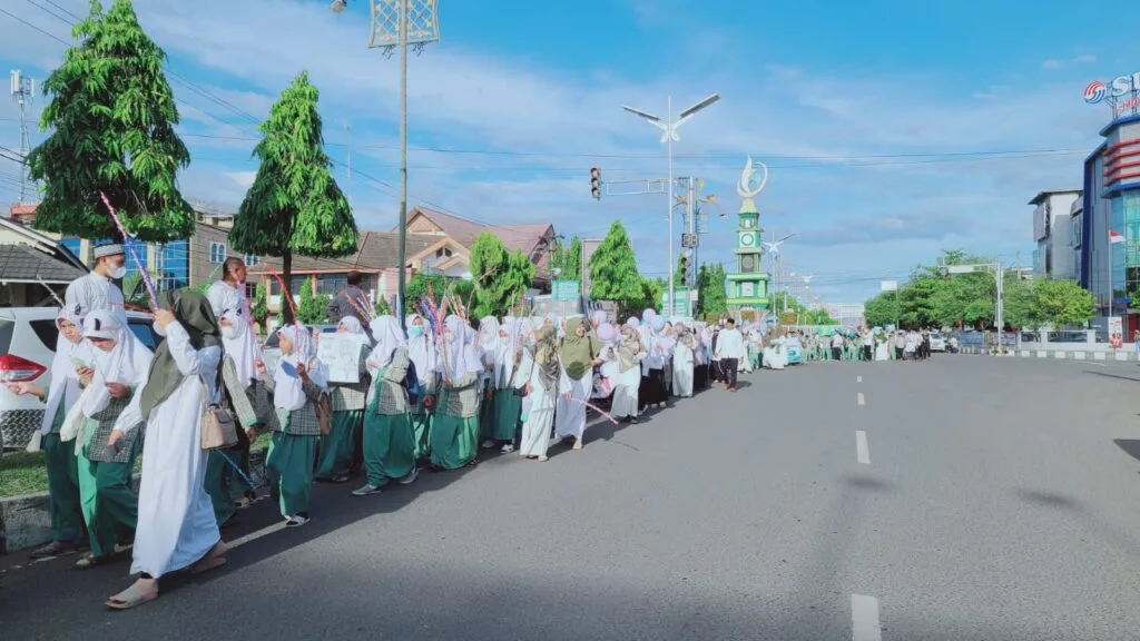 Rayakan Tahun Baru Islam Santri Islamic Center Penuhi Jalan Merdeka