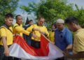 Sambut HUT RI ke 77, Kapolres Lhokseumawe Kibarkan Bendera Merah Putih Serentak Bersama Warga