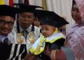 Kisah Sedih Bayi 4 Bulan Wakili Ibunya yang Sudah Meninggal untuk Wisuda