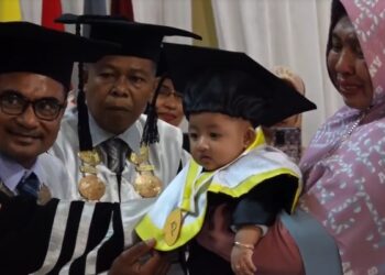 Kisah Sedih Bayi 4 Bulan Wakili Ibunya yang Sudah Meninggal untuk Wisuda