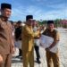Pj Bupati Aceh Utara Serahkan Piagam Penghargaan Kepada Pirak Tour dan Geuchik Mesjid Pirak