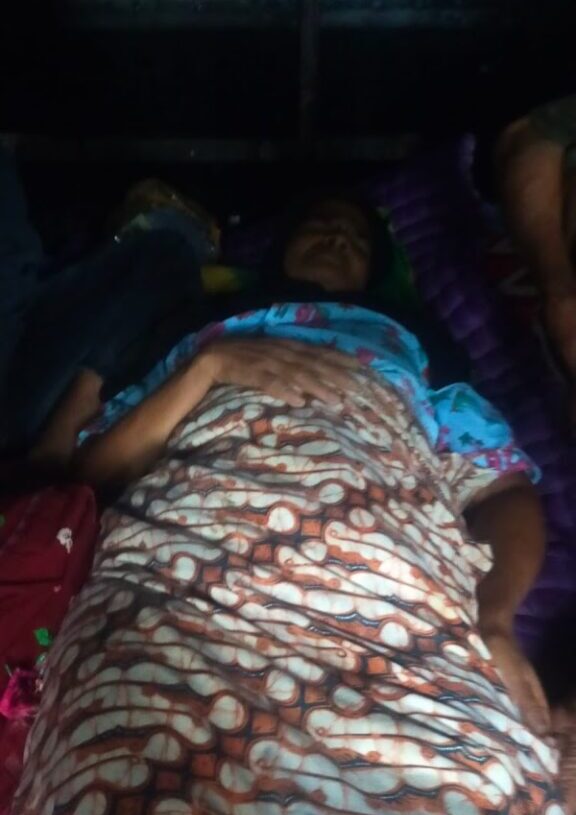 Warga Sawang Tertimpa Longsor, Korban Berhasil Diselamatkan Warga