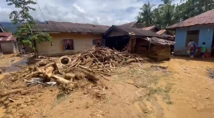 2 Orang Meninggal dan Puluhan Rumah Rusak Akibat Banjir Bandang