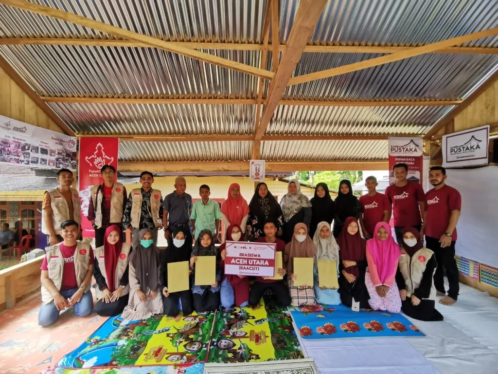 Relawan Rangkang Pustaka Adakan Maulid dan Penyerahan Beasiswa Kepada Anak Yatim