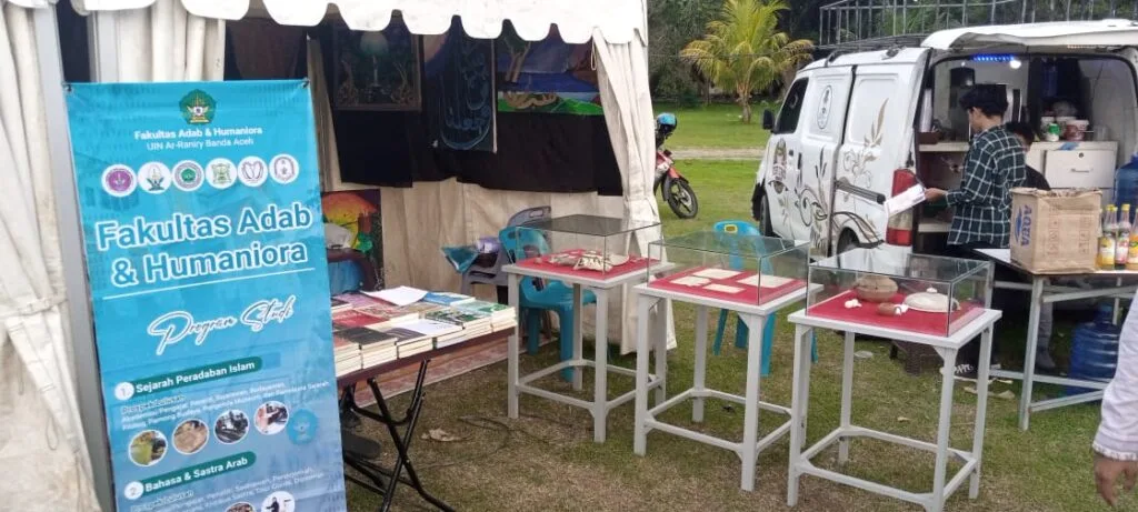 Prodi SKI Pajang Manuskrip Asli di Pameran AFC UIN Ar-Raniry