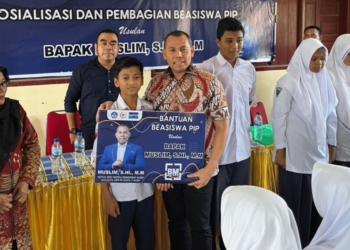 Bang Muslim Serahkan Beasiswa PIP untuk Ratusan Pelajar SMP