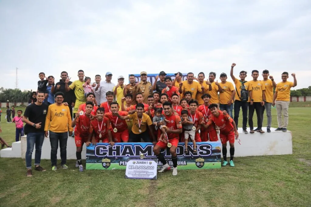 Pj Walikota Lhokseumawe Tutup Turnamen Sepakbola Pemuda dan Karang Taruna