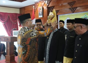 Pj Walikota Lhokseumawe Kukuhkan Pengurus MAA Kota