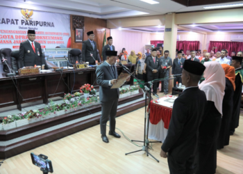 Ismail A Manaf Lantik Tiga PAW Anggota DPRK Lhokseumawe