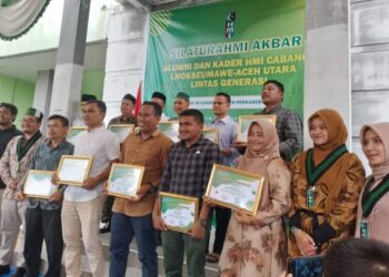 GELAR SILATURRAHMI AKBAR, HMI BERIKAN PENGHARGAAN KETUA UMUM LINTAS GENERASI