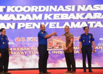Pj Walikota Lhokseumawe Raih Hibah Sapras Kebakaran dari Kemendagri