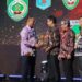 Pj. Walikota Lhokseumawe Terima Penghargaan UHC Awards 2023 dari Wapres RI