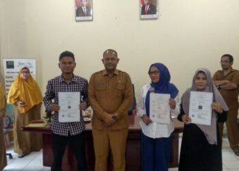 Disperindagkop & UKM Aceh Utara Serahkan Sertifikat Merek untuk 17 Industri