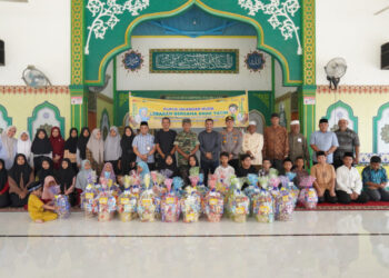 Jelang Idul Fitri, PIM Bagikan Santunan dan Paket Lebaran Bagi Ratusan Anak Yatim Desa Lingkungan