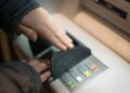 Cara Bertransaksi dengan Aman di ATM dan Aplikasi Mobile Banking