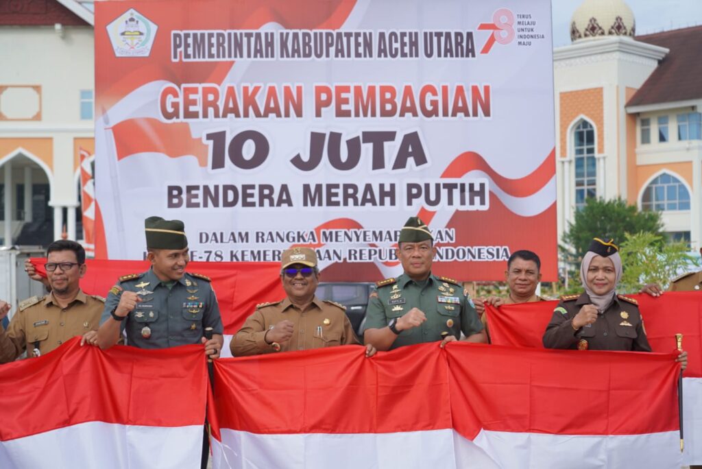 Jelang Peringatan HUT Kemerdekaan RI ke 78, Danrem 011/LW Melaksanakan Kegiatan Pembagian 10 juta Bendera Merah Putih