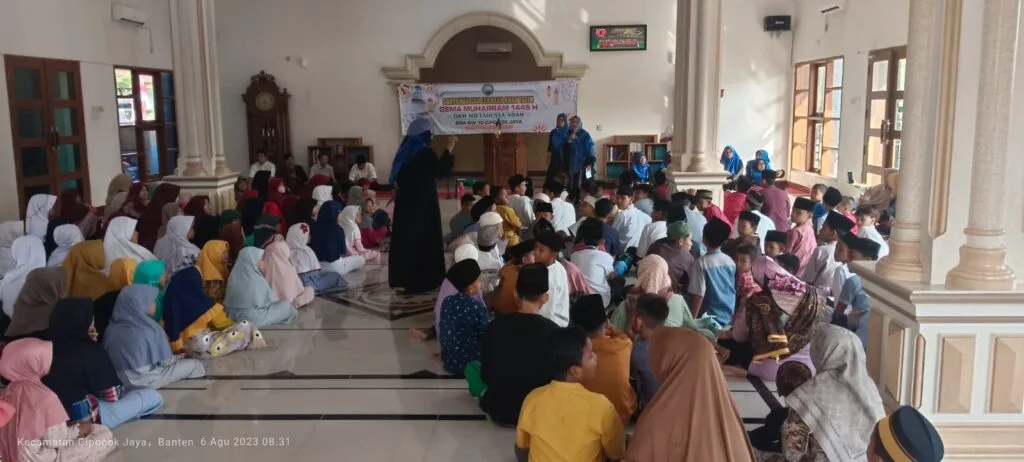 Warga Komplek Grand Serang Asri Residen Cipocok Jaya Santuni Anak Yatim