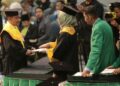 Haji Uma Lulus Cumlaude di UNAS