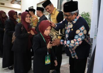 Pj Bupati Mahyuzar Lepas Kafilah MTQ ke-36