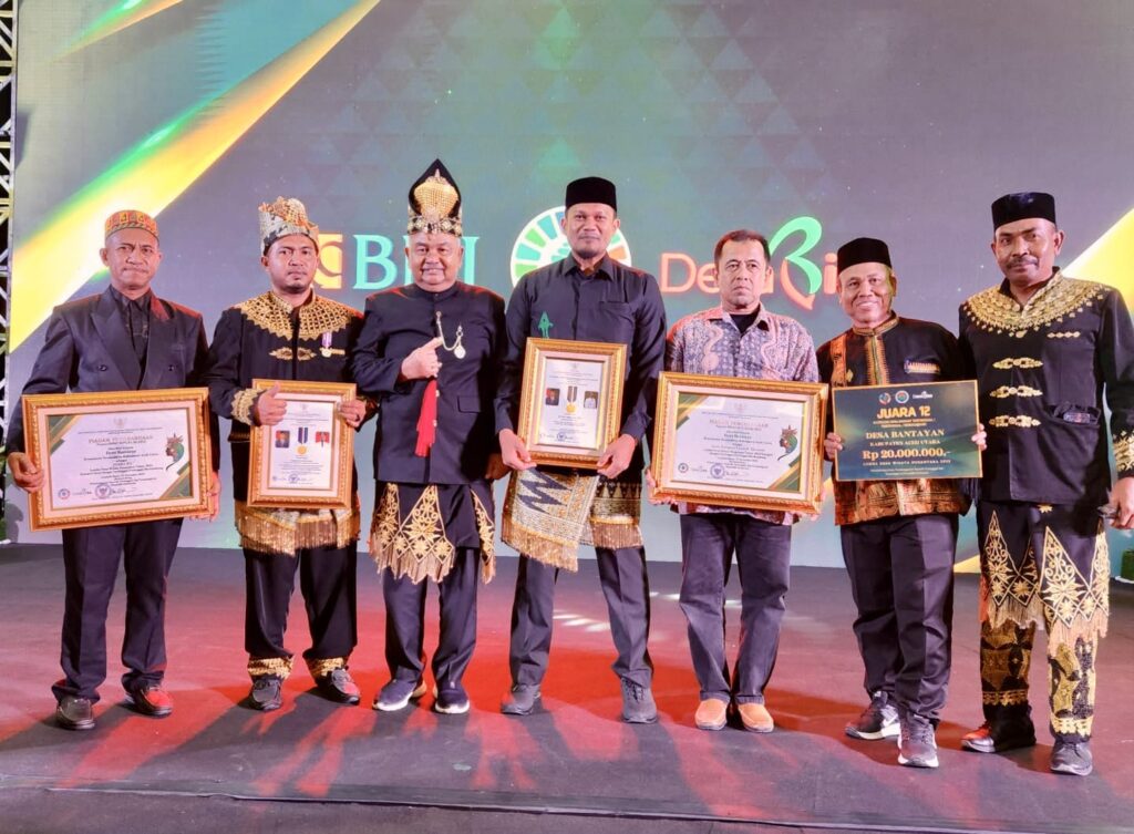 Pj Bupati Aceh Utara Terima Penghargaan dari Mendes PDTT-RI Pada Malam Puncak LDWN 2023