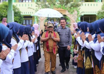 Pj Bupati Mahyuzar Lantunkan Puisi Saat Membuka Panen Karya Guru Penggerak Angkatan 8