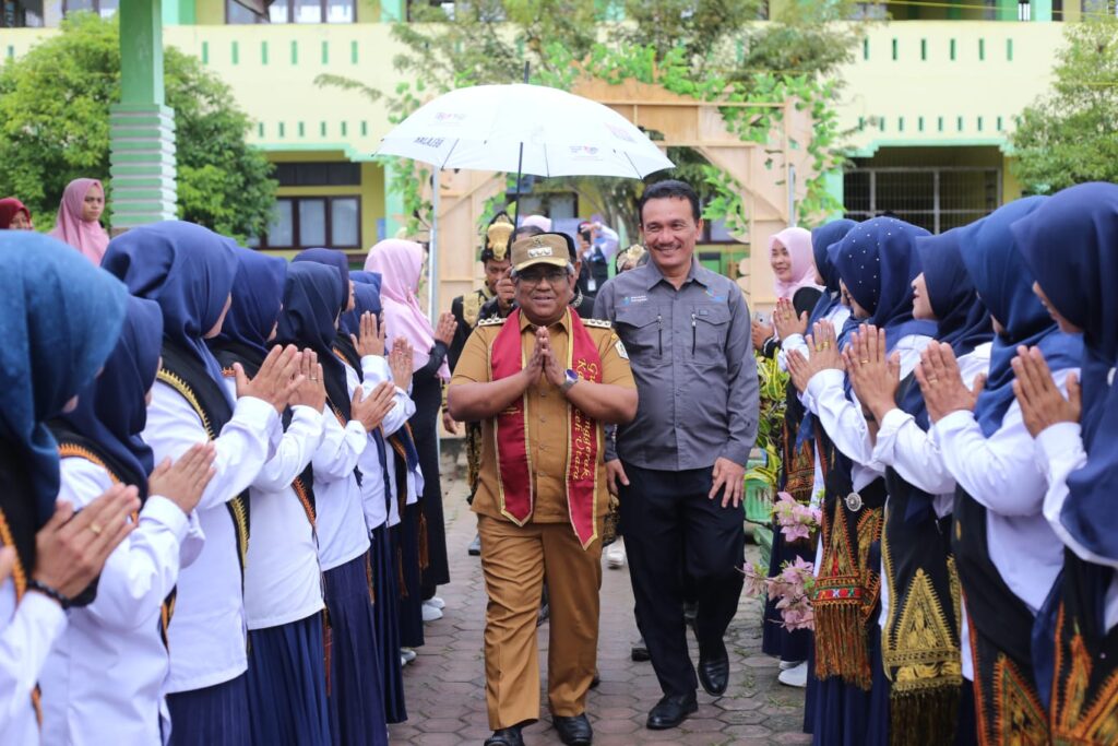 Pj Bupati Mahyuzar Lantunkan Puisi Saat Membuka Panen Karya Guru Penggerak Angkatan 8