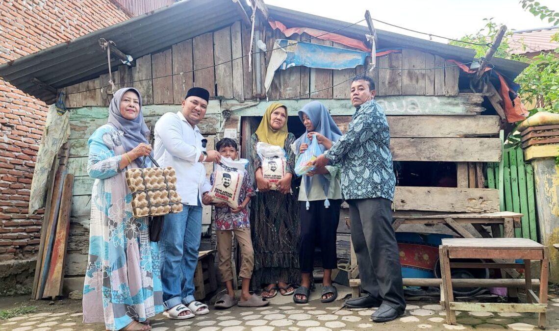 Tinjau Rumah Tidak Layak Huni, Bang Azhari: Kita Akan Bantu Rehab Rumah Ini