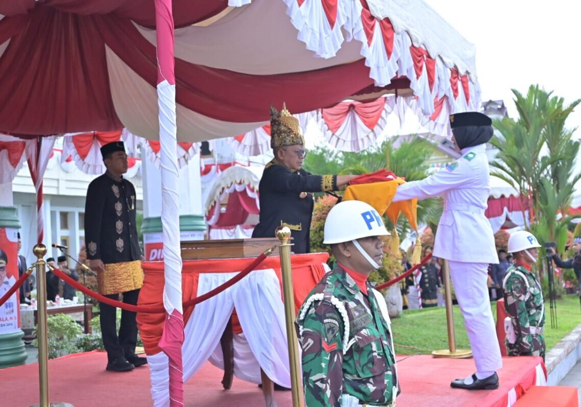 Pj Bupati Aceh Jaya Pimpin Upacara HUT RI ke-79, ASN Tampil Memukau dengan Pakaian Adat