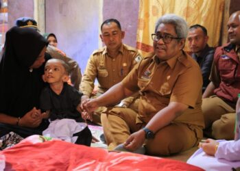 Pj Bupati Aceh Utara Kunjungi Anak Penderita Stunting di Gampong Cot Patisah