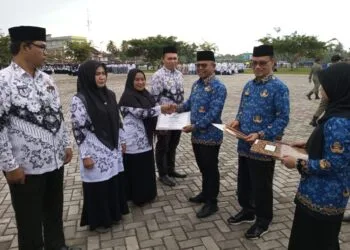 Peringati Hardikda ke-66, Bupati Aceh Utara Serahkan Penghargaan Adiwiyata untuk 12 Sekolah