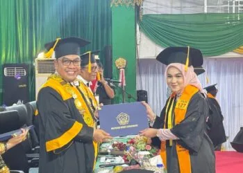 PNL Kukuhkan 904 Wisudawan, Direktur Ajak Lulusan Jadi Cahaya bagi Negeri