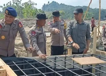 Wakil Bupati Aceh Utara dan Irjen Pol Almas Widodo Pantau Langsung Titik Jembatan Darurat di Kecamatan Sawang