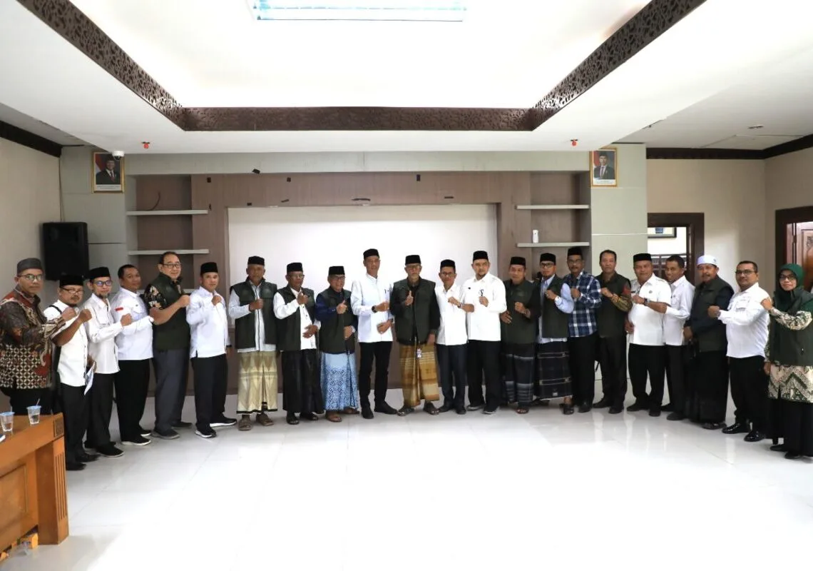 Wakil Bupati Aceh Utara Buka Rakor FKUB, Serahkan SK dan Rompi kepada Ketua FKUB